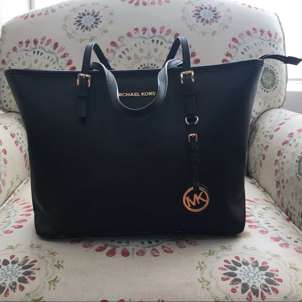 Michael Kors Jet Set Travel Md Carryall Tote